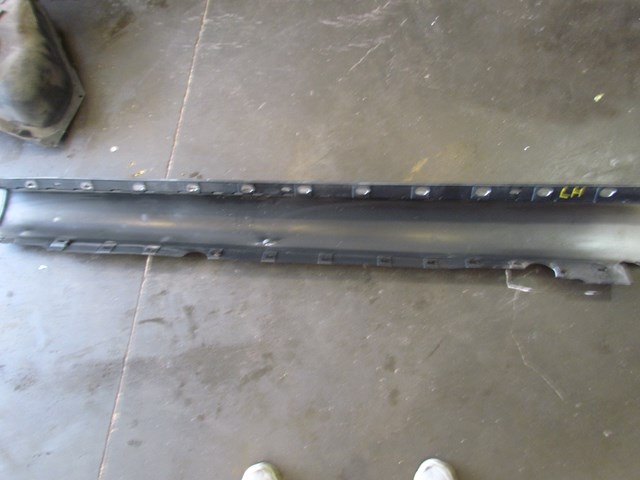 2004 Audi A8L LH Drivers Side Skirt