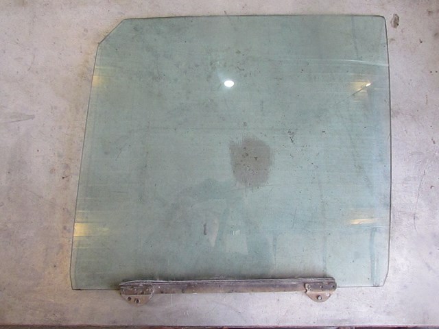 1972 Mercedes Benz Front Driver LH Door Glass