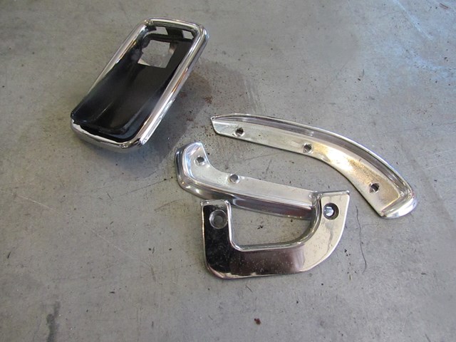 1972 Mercedes Benz Interior Door Handle/Ashtray Set (4)