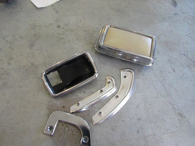 1972 Mercedes Benz Interior Door Handle/Ashtray Set (4)