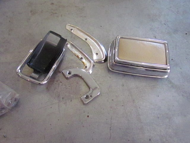 1972 Mercedes Benz Interior Door Handle/Ashtray Set (4)