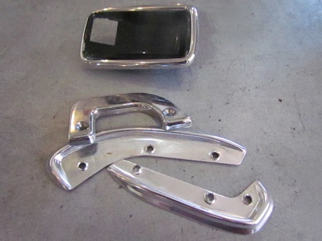 1972 Mercedes Benz Interior Door Handle/Ashtray Set (4)