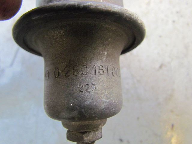 1972 Mercedes-Benz 280SE Fuel Pressure Dampener 0280161002 