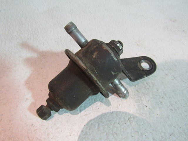 1972 Mercedes-Benz 280SE Fuel Pressure Dampener 0280161002 