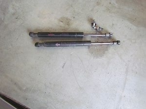 2007 Infiniti G35 Coupe Trunk Strut Set (2)