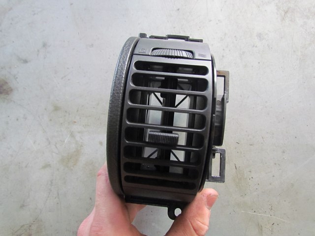 2007 Infiniti G35 Coupe LH Center Dash Vent