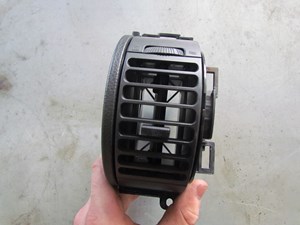 2007 Infiniti G35 Coupe LH Center Dash Vent