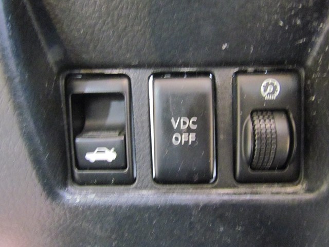 2007 Infiniti G35 Coupe LH Lower Dash Trim With Switches