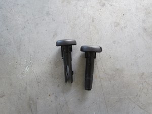 2007 Infiniti G35 Coupe LH Front Seat Headrest Adjusters