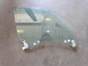 2004 Subaru Forester XT RH Passenger Front Door Glass