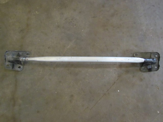 2003 Nissan 350Z Front Strut Bar