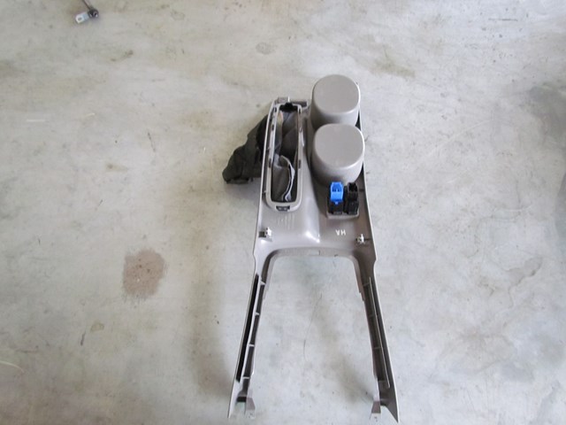 2005 Subaru Forester XT Center Console 92132SA080