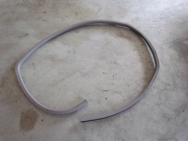 2005 Subaru Forester XT Front RH Door Seal on Body