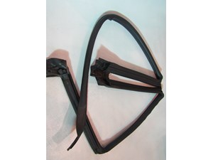 2005 Subaru Forester XT RH Upper Door Seals on Body