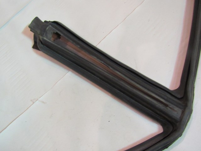 2005 Subaru Forester XT LH Upper Door Seal on Body