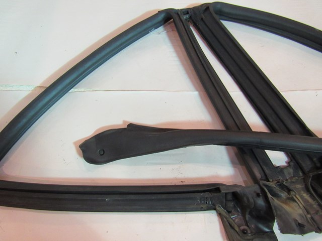 2005 Subaru Forester XT LH Upper Door Seal on Body