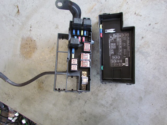 2005 Subaru Forester XT Turbo Fuse Box 82231SA400 See Pics
