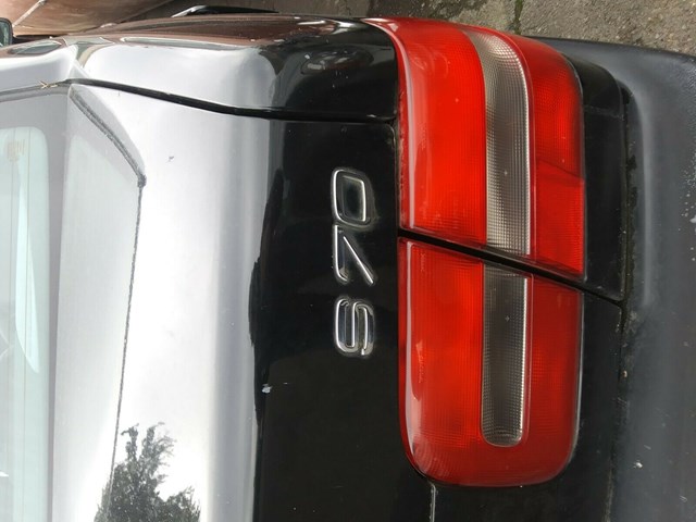 1999 Volvo s70 taillight assembly