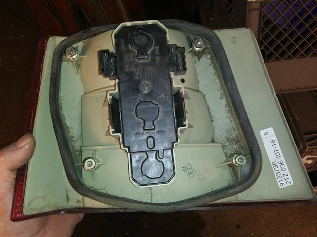 1995-1998 Volvo 960/S90/V90 Passenger's Inner Tail Light