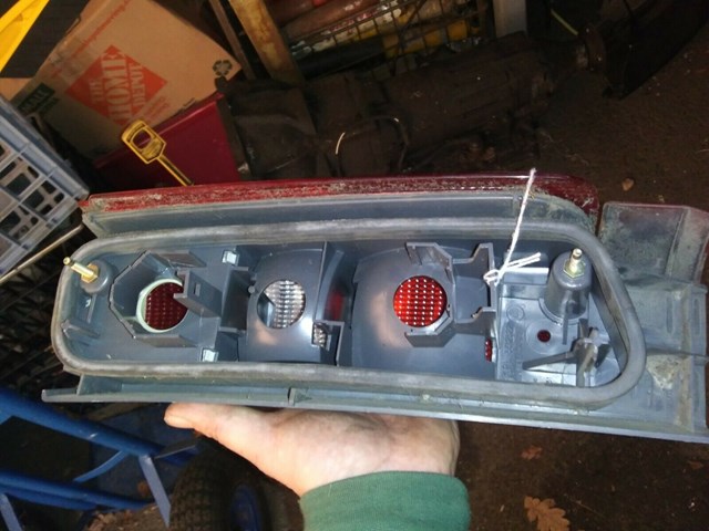 Volvo Left Rear Lower Tail Light Assembly - 850 V70  3512429
