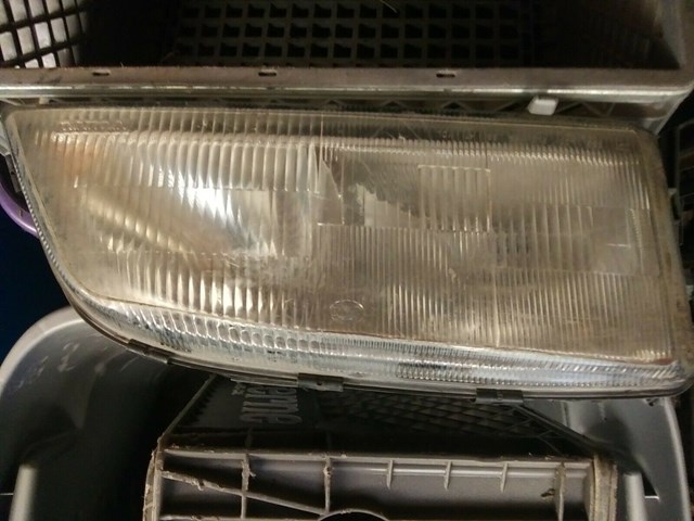 volvo c70 right head light assembly #9169525