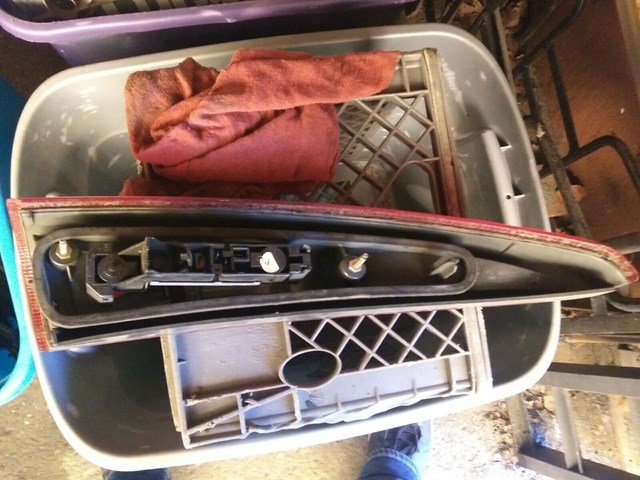 1998-2000 Volvo V70 XC70 Upper Right Pass OEM tail light RH Part # 9157802