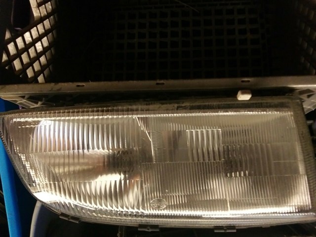 volvo c70 right head light assmbly #9169525