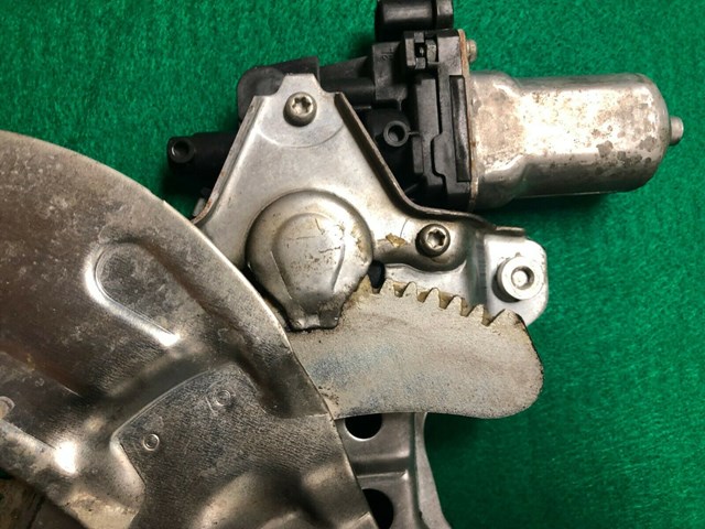 2007 08 09 10 11 12 13 SUZUKI SX4 REAR LEFT LH DRIVER WINDOW REGULATOR W/ MOTOR