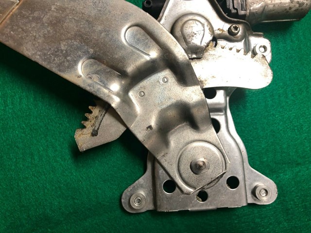 2007 08 09 10 11 12 13 SUZUKI SX4 REAR LEFT LH DRIVER WINDOW REGULATOR W/ MOTOR