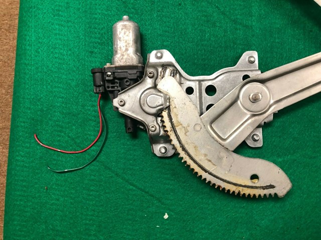 2009 SUZUKI SX4 WINDOW REGULATOR AND MOTOR FRONT LEFT SIDE 