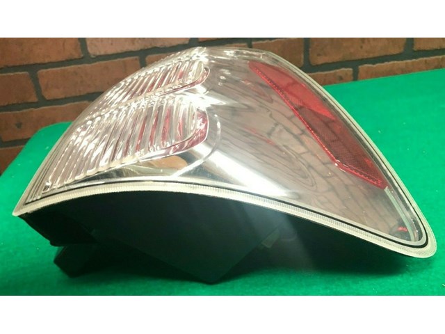 2005-09 Chevy Equinox Left Driver Side Tail Light Lamp Taillight LH OEM,used