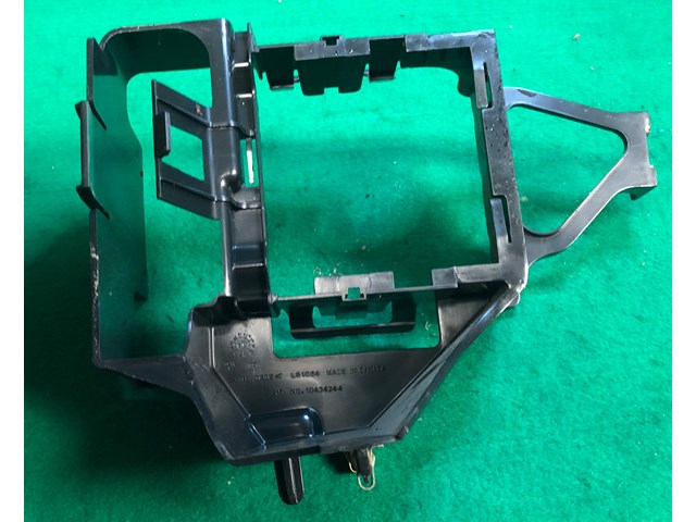 2003 Buick Rendezvous Fuse Box Mounting Bracket 10434244