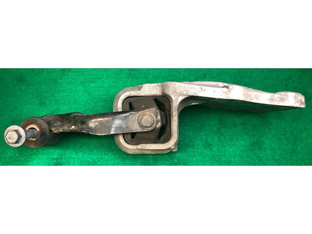 02 03 04 05 06 07 BUICK RENDEZVOUS 3.4L V6 ENGINE MOTOR MOUNT RIGHT BRACKET OEM