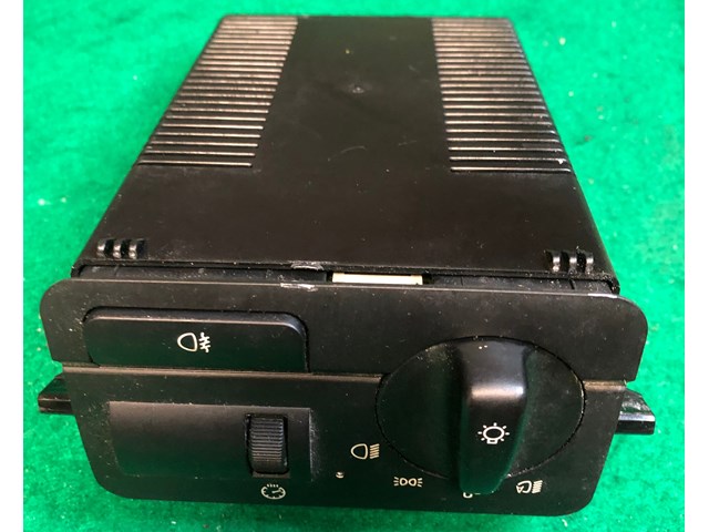 2003 BMW 330i Auto Headlight Dimmer
