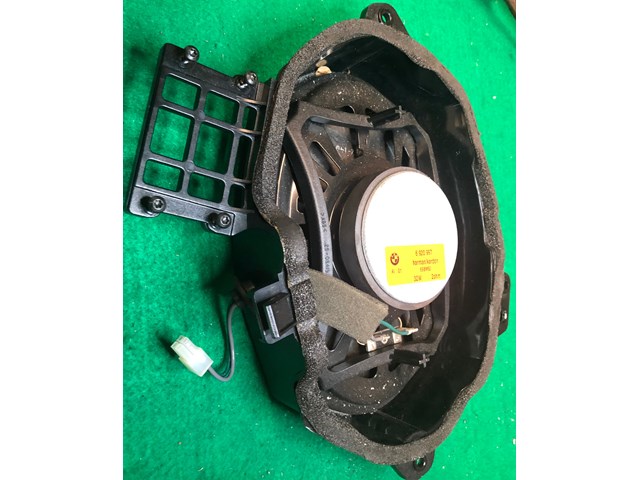 1999-2005 BMW E46 Harman Kardon  Left  Side Subwoofer Speaker 6920997