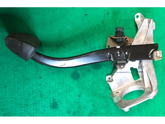 2003 BMW 330i BRAKE PEDAL ASSEMBLY