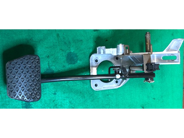 2003 BMW 330i BRAKE PEDAL ASSEMBLY
