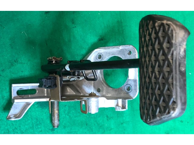2003 BMW 330i BRAKE PEDAL ASSEMBLY