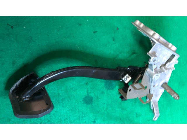 2003 BMW 330i BRAKE PEDAL ASSEMBLY