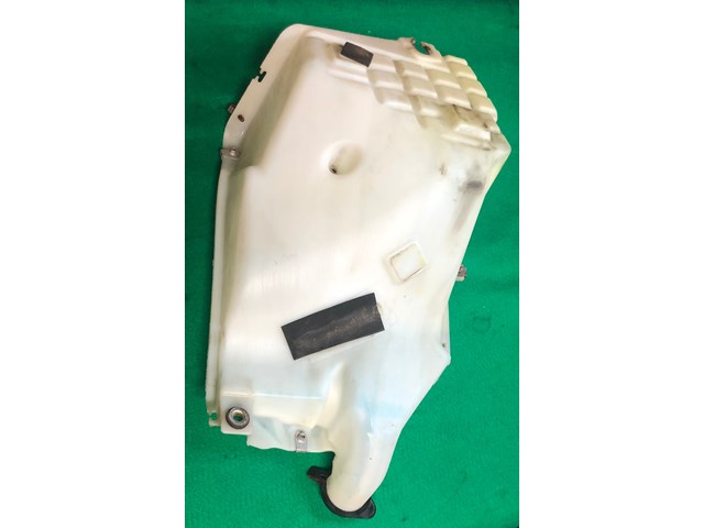 2002 Oldsmobile Bravada Windshield Washer Reservoir