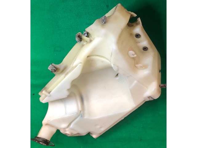 2002 Oldsmobile Bravada Windshield Washer Reservoir