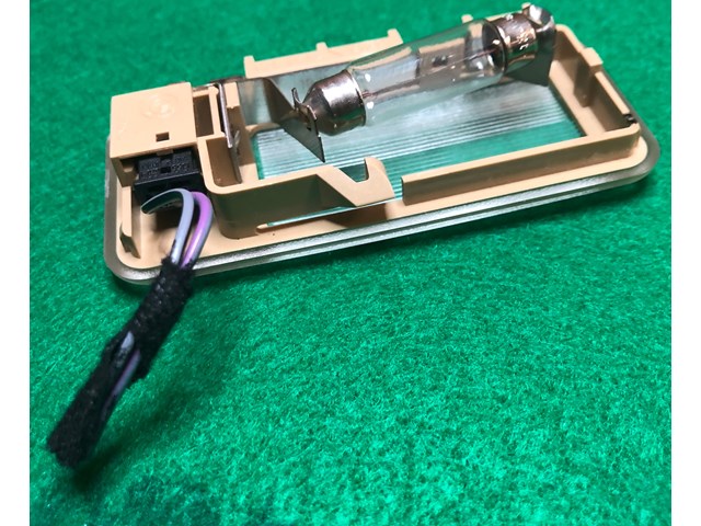 2003 BMW 330i  Sun Visor Light Overhead Map Lamp Lens 63316962002 OEM