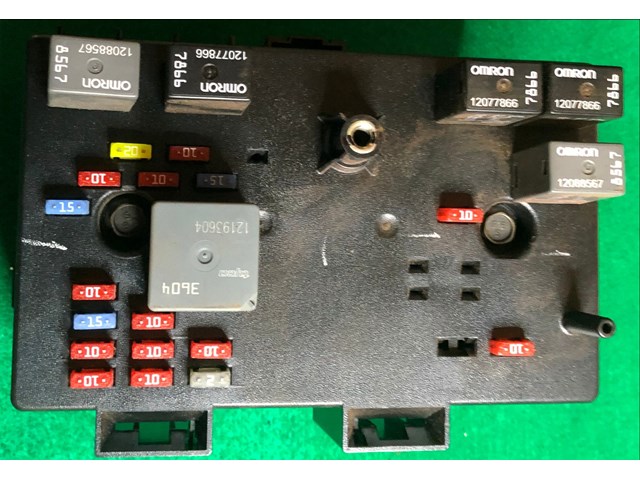 05 06 2005 2006 EQUINOX VUE 22682563 FUSEBOX FUSE BOX RELAY MODULE
