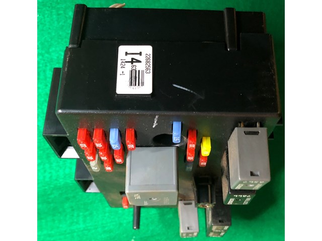 05 06 2005 2006 EQUINOX VUE 22682563 FUSEBOX FUSE BOX RELAY MODULE