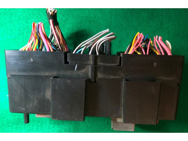 05 06 2005 2006 EQUINOX VUE 22682563 FUSEBOX FUSE BOX RELAY MODULE