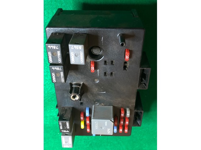 05 06 2005 2006 EQUINOX VUE 22682563 FUSEBOX FUSE BOX RELAY MODULE