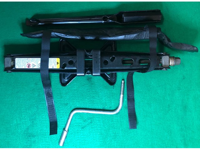 2005-2009 Chevrolet Chevy Equinox Jack Tool Set LUG NUT WRENCH with Case OEM