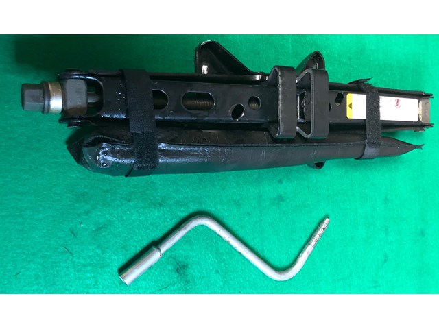 2005-2009 Chevrolet Chevy Equinox Jack Tool Set LUG NUT WRENCH with Case OEM