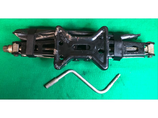 2005-2009 Chevrolet Chevy Equinox Jack Tool Set LUG NUT WRENCH with Case OEM