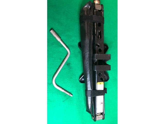 2005-2009 Chevrolet Chevy Equinox Jack Tool Set LUG NUT WRENCH with Case OEM